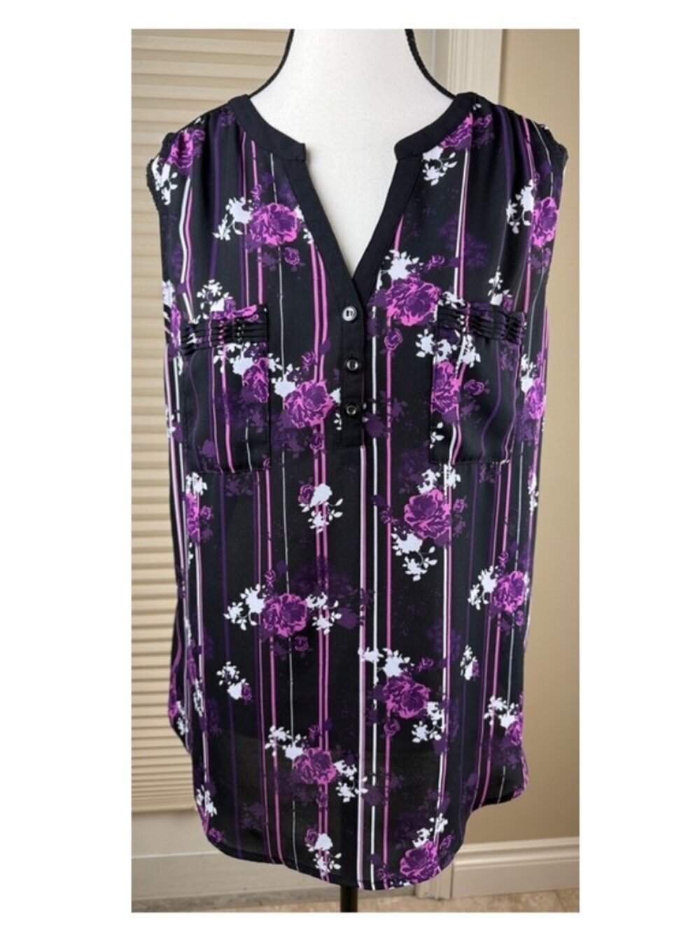 Ricki’s Blouse Women's L Black Purple Floral Sleeveless Button Front Office